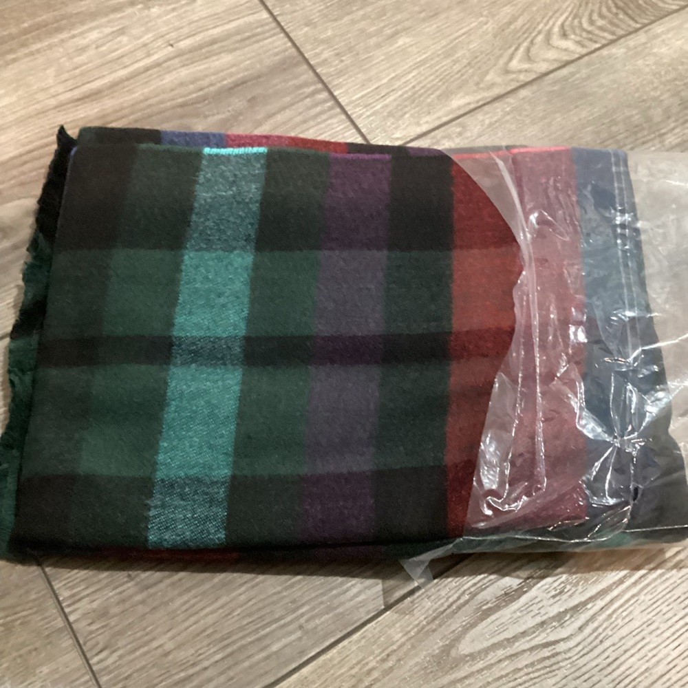NWT. Torrid Multi Color Blanket Scarf - Picture 2 of 3